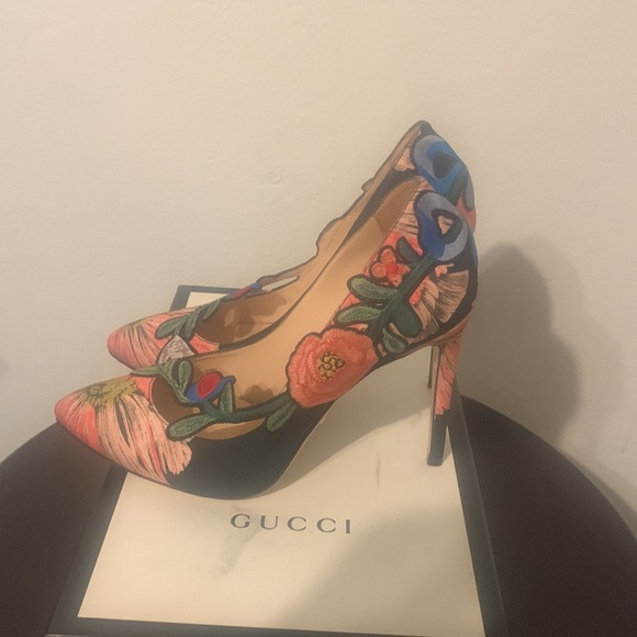 Stunning pre-loved floral Gucci heels! - Picture 2 of 5